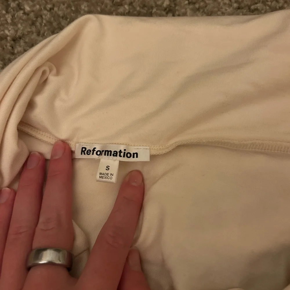 Reformation Florentina Cream Off the Shoulder Top - Picture 6 of 6